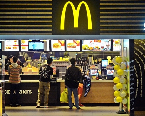 麥當勞今年會增聘多500 名月薪專員。