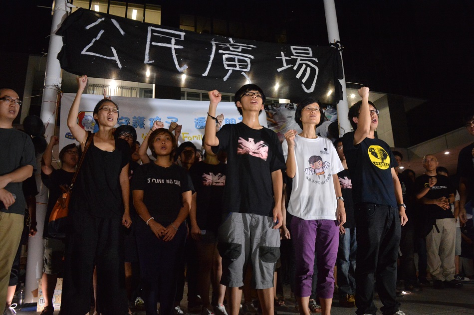 黃之鋒2012年發動佔領政府東翼前地。資料圖片