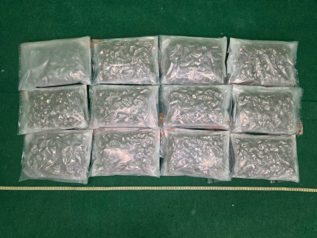 首宗案件中檢獲的懷疑大麻花。