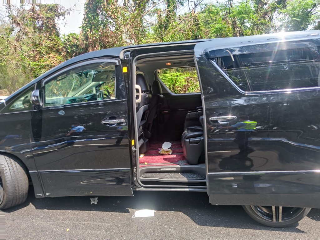 私家車油麻地遇劫,遭搶走逾千萬元。