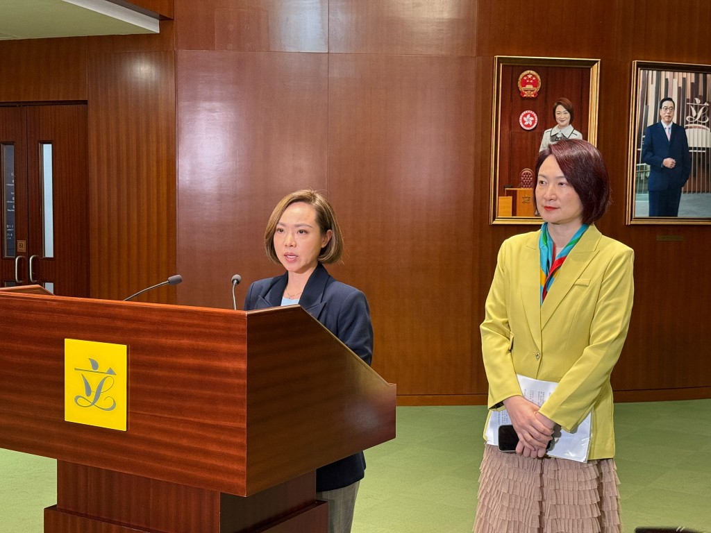 立法會主席李慧琼昨日(6日)聯同陳家珮會見傳媒，向公眾作正式交代。資料圖片