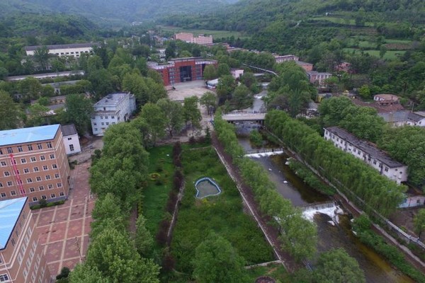 部份校區在前身為淘寶網的阿里拍賣。網圖