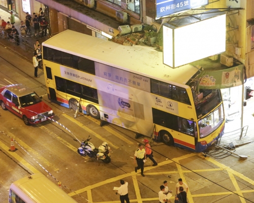 城巴剷上行人路,釀成3死30傷。 資料圖片