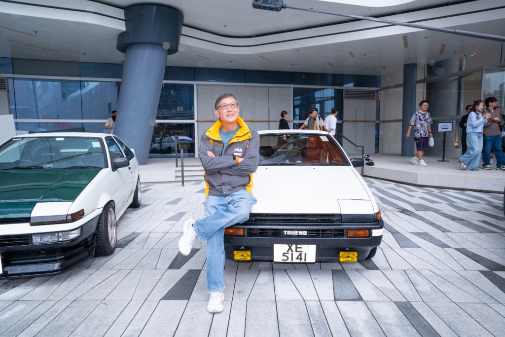 十幾架AE86、GTR和FC齊集邵氏影城。