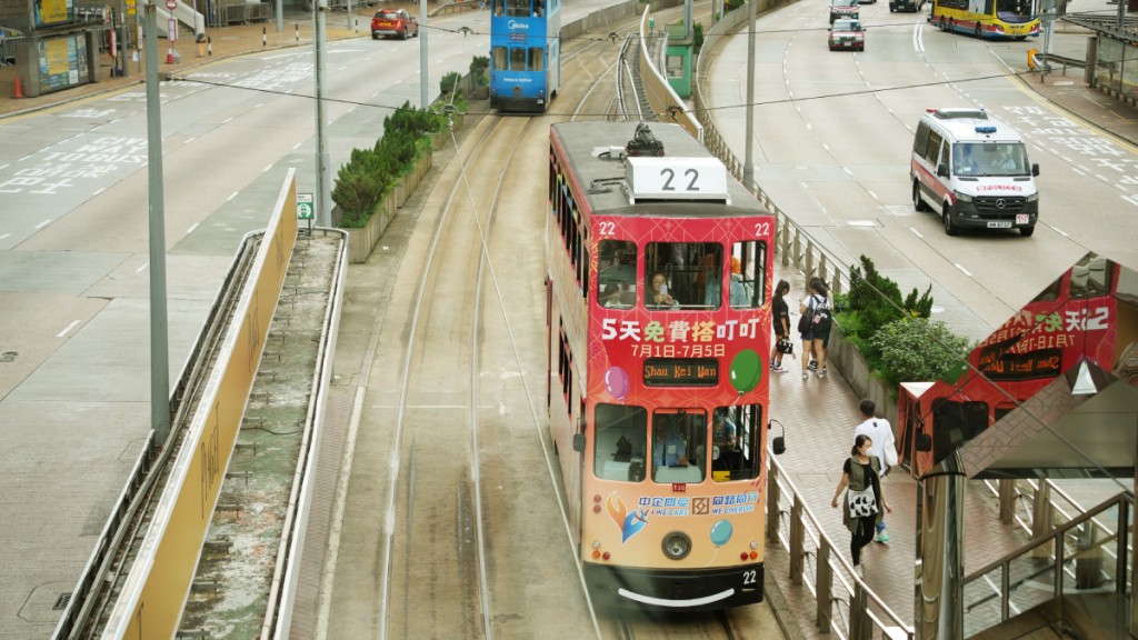 内地扒手党专拣电车客 涉两案打荷包共720元被捕