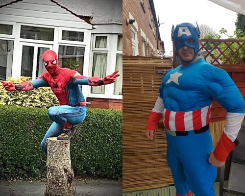英國有武術老師與友人扮演英雄人物,為居民及孩童解悶。Stockport Spider-men Facebook