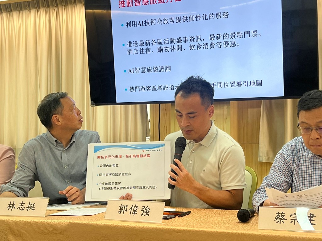 郭伟强表示政府应加强香港国家地质公园的配套设施和宣传。林晓敏摄