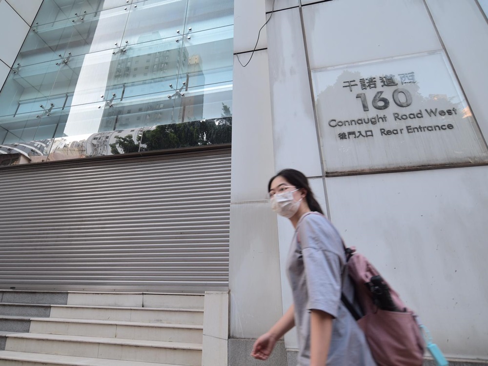 中聯辦大樓外的水馬陣已被移走。