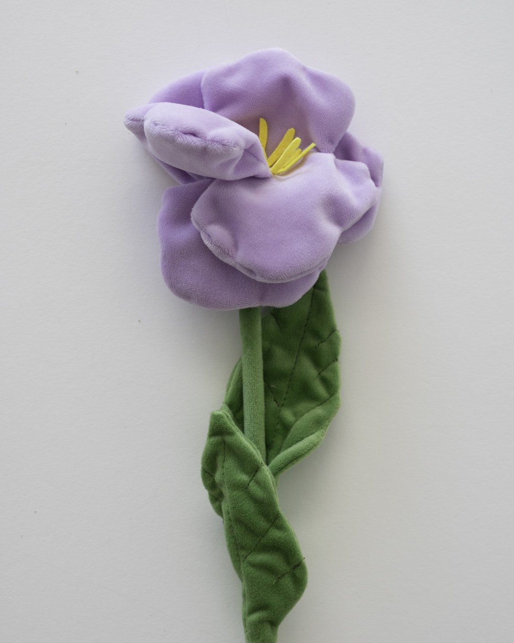 毛絨花作品：紫羅蘭。