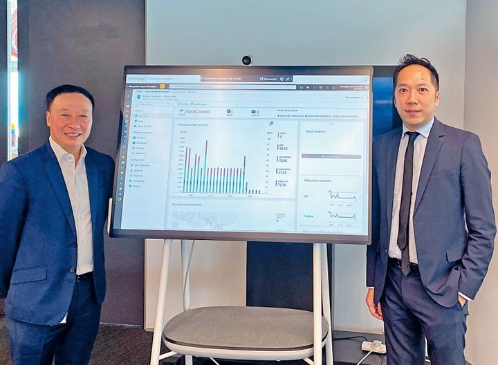 Microsoft 香港區域科技長許遵發（左）及大中華網絡安全行政官潘漢昇：利用Sentinel自動接收Microsoft 365的紀錄檔，馬上分析保安威脅，Sentinel容易建立，有望普及SIEM。