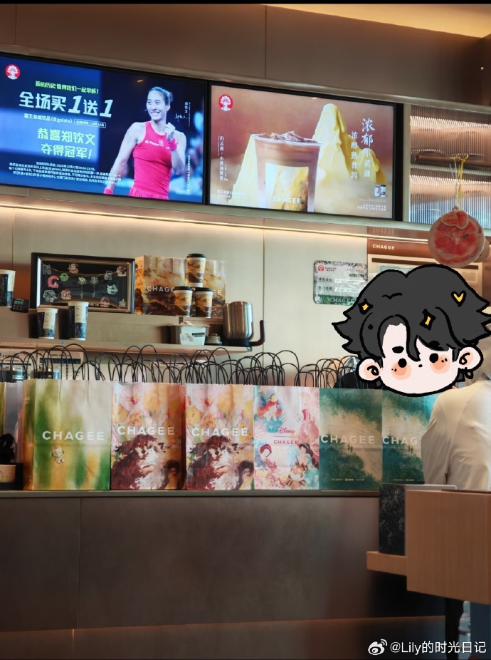 霸王茶姬多地门店出现消费热潮。微博
