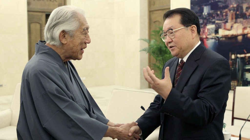 2010年，时任政治局常委李长春在人民大会堂会见以千玄室大宗匠为团长的日本茶道里千家代表团主要成员。新华社