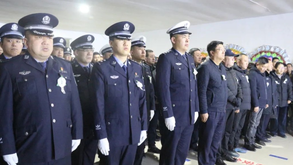 3月2日，自治区公安厅以及大批同事、亲朋好友前去送别徐海斌。