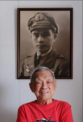 何永道曾在香港升学，后加入「飞虎队」对抗日军。微博