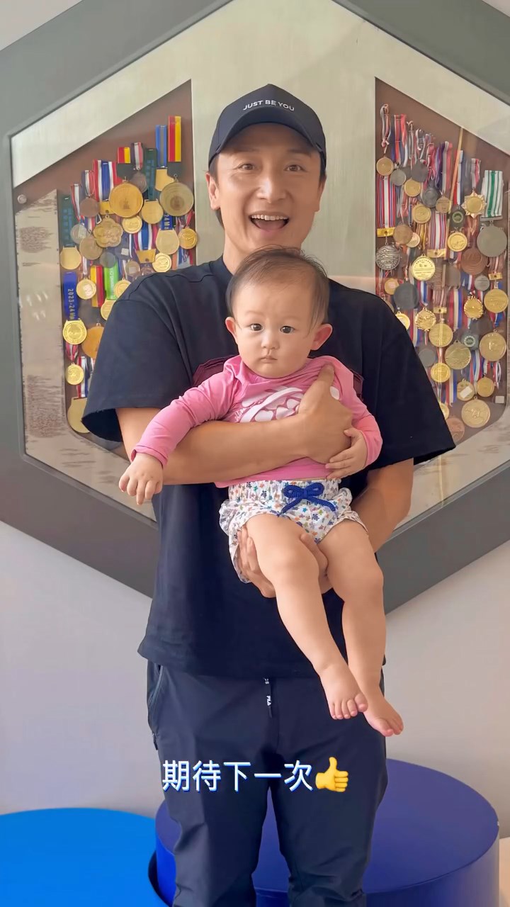 方力申期待下一次兩父女再去游水。 方力申期待下一次兩父女再去游水。