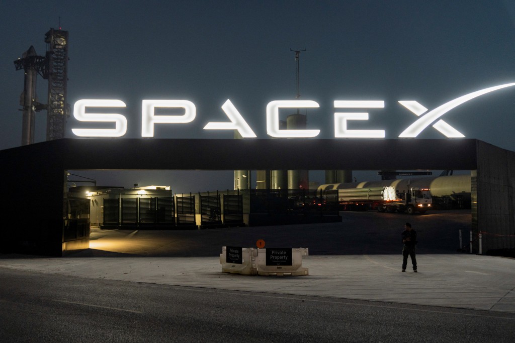 馬斯克不僅是特斯拉行政總裁，還經營太空探索科技公司（SpaceX）。路透社