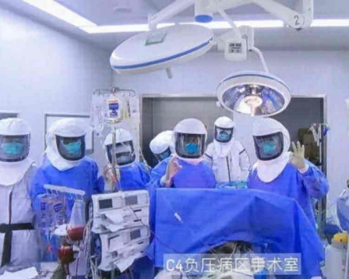 移植手術要在負壓手術室進行。網圖