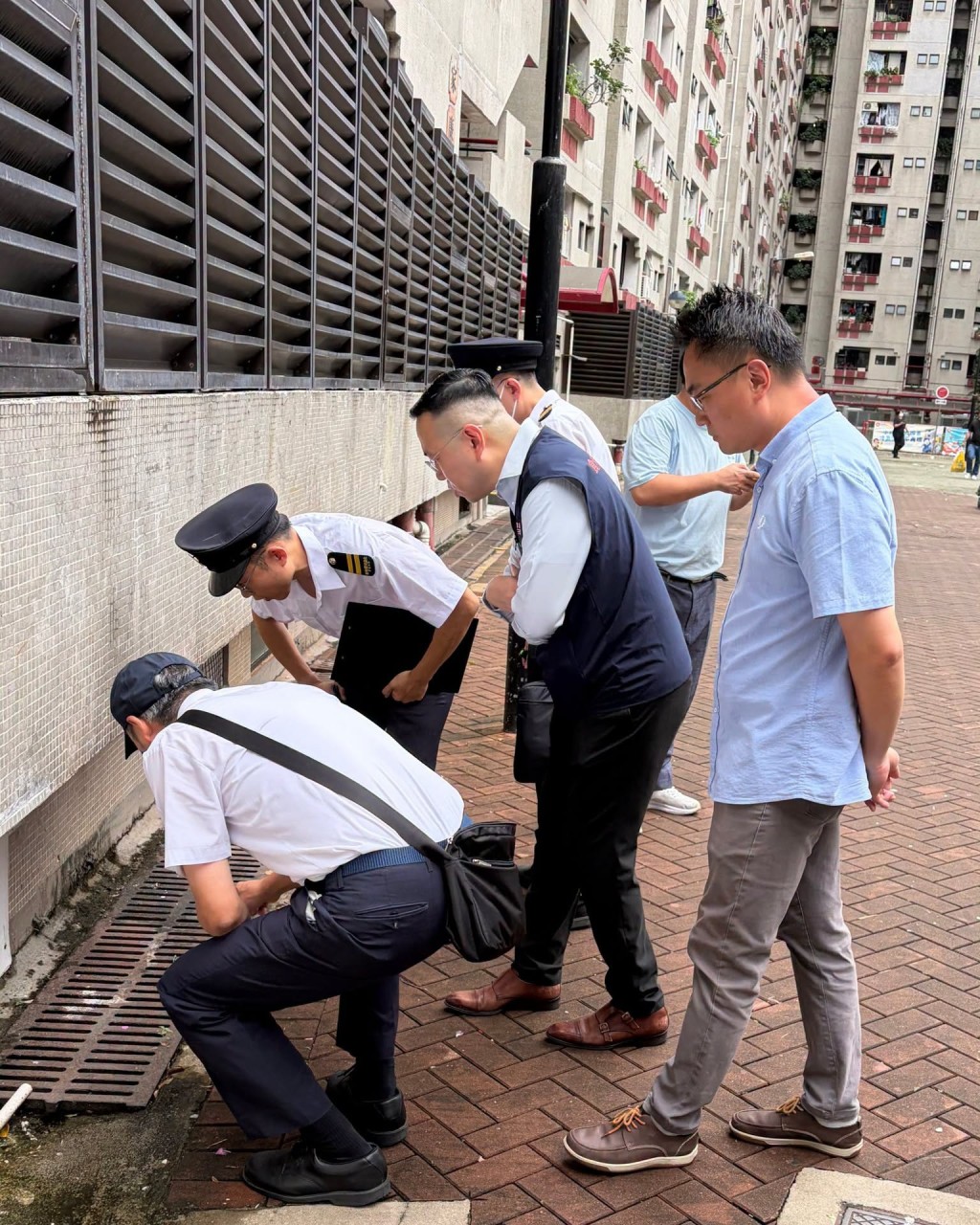 食環署人員聯同地區人士實地視察。FB：食環署