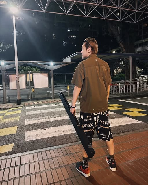 方威捷活動中結識少女伸魔爪。 方威捷活動中結識少女伸魔爪。