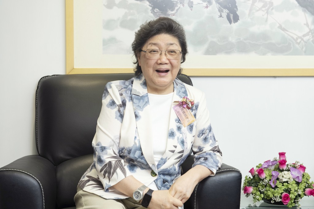 當中香港福建商會理事長兼香港福建商會教育基金主席、福建中學及福建中學附屬學校校監黃周娟娟決定拍攝電影《福中時光印記》,希望給後人知道今天學校成績來得不易,同時亦以此紀念先賢。 當中香港福建商會理事長兼香港福建商會教育基金主席、福建中學及福建中學附屬學校校監黃周娟娟決定拍攝電影《福中時光印記》,希望給後人知道今天學校成績來得不易,同時亦以此紀念先賢。