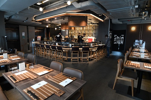 用餐環境一改傳統日式居酒屋的格調，計設得簡約時尚。