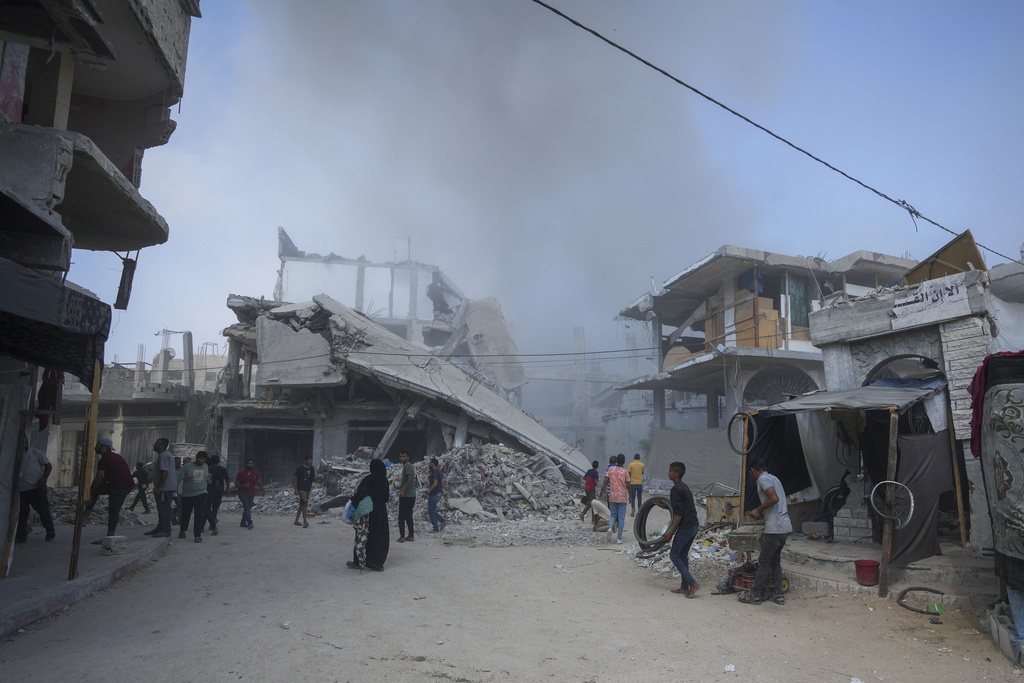 以军空袭加沙南部城市汗尤尼斯，造成至少70死。美联社