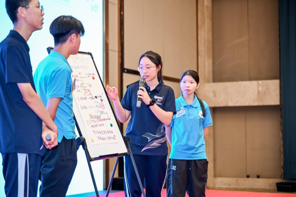 禁毒领袖学院逾百名现届学员与内地青年交流，聚焦讨论深港禁毒工作，深入探讨两地禁毒发展。