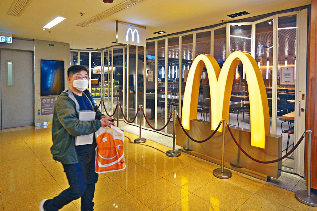 太古城麥當勞出現爆發,昨再有兩食客確診。