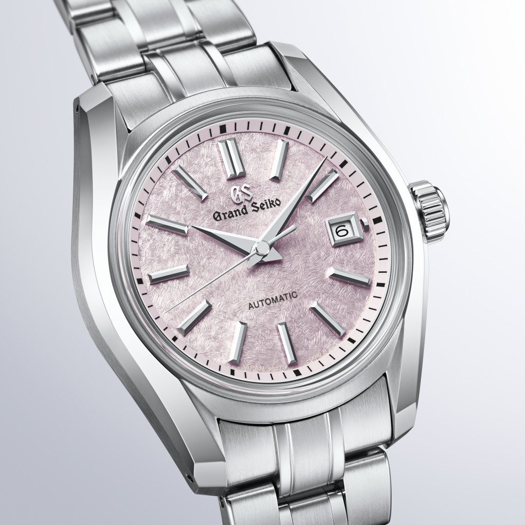 Grand Seiko Heritage Collection 62GS STGK031「櫻隱」，錶殼：30mm不鏽鋼/ 機芯：9S27自動 /售價：$49,300。