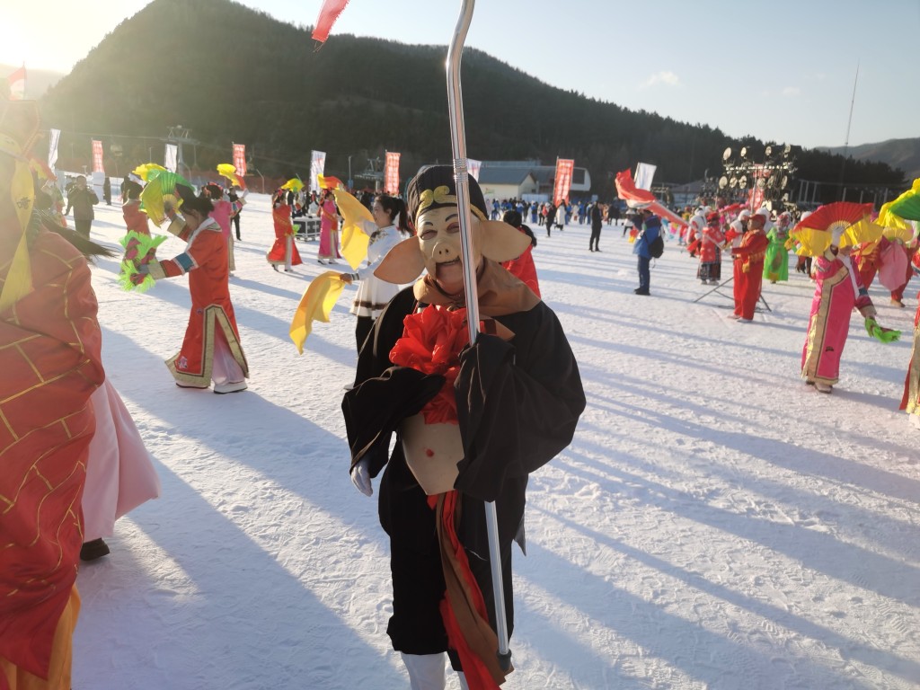 內地冰雪經濟吸引南方許多遊客前赴體驗。中新社 內地冰雪經濟吸引南方許多遊客前赴體驗。中新社