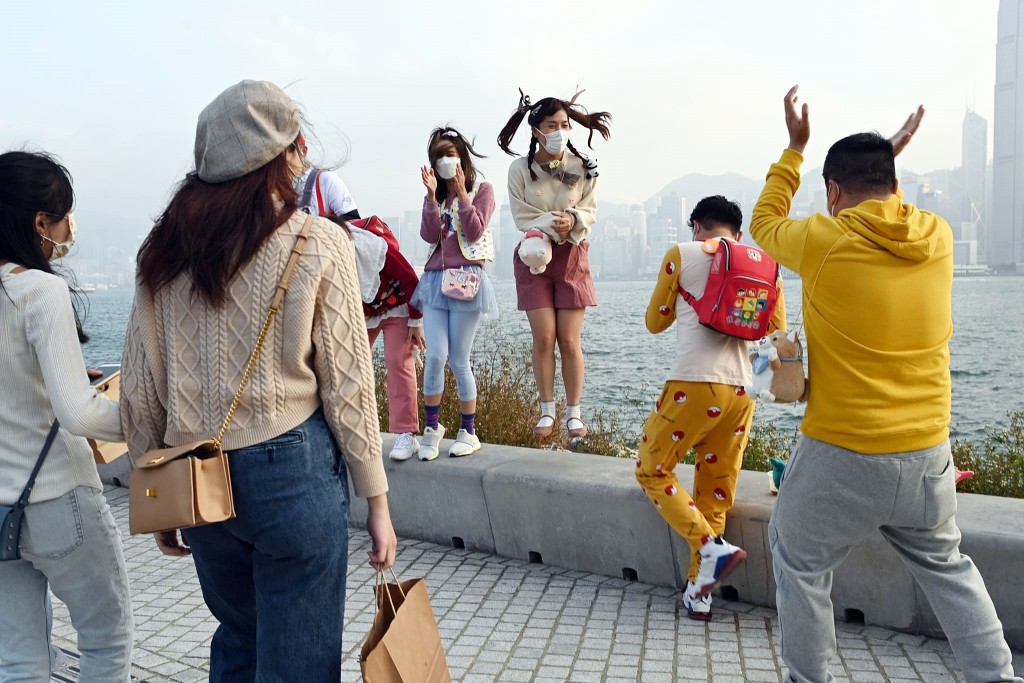 疫情似未有影響市民慶祝節日心情。李睿哲攝
