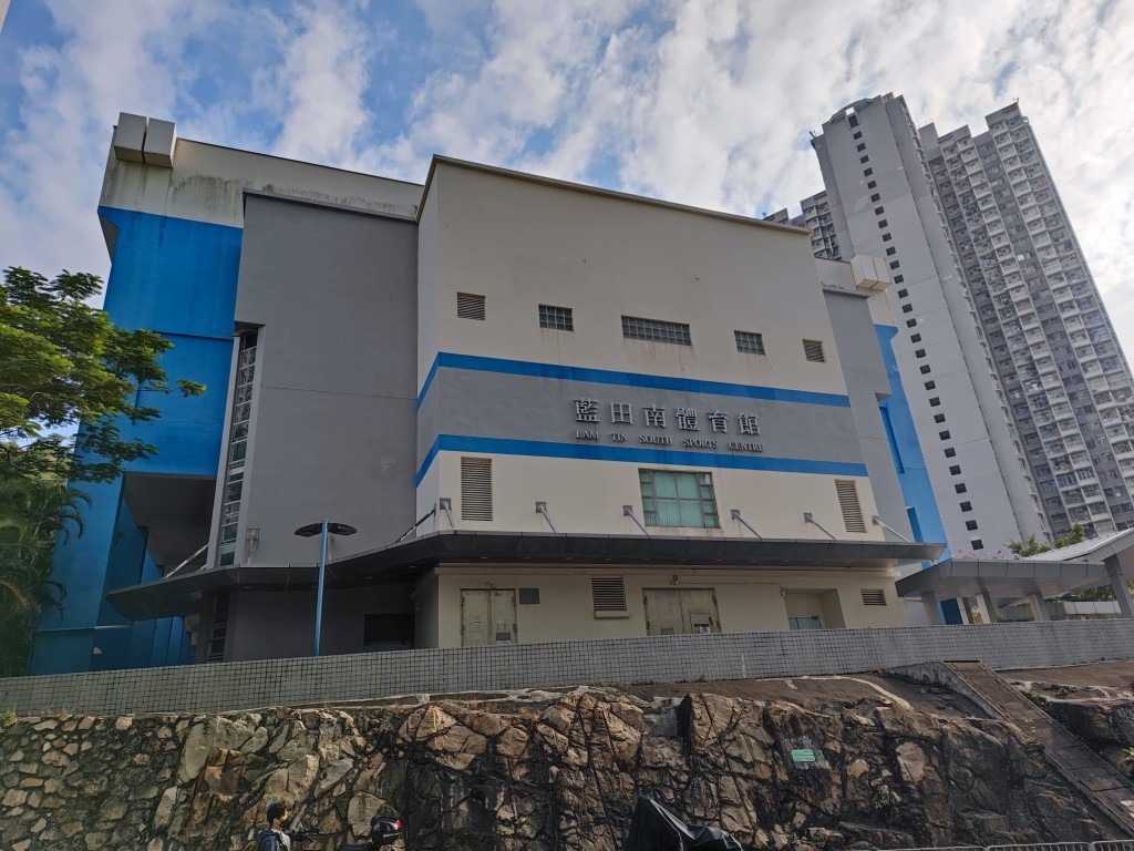 現場是藍田南體育館。梁國峰攝