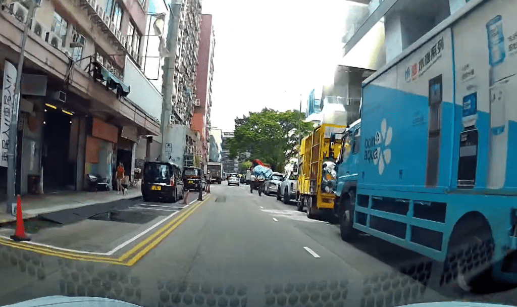 汽车沿琼林街行驶。fb：车cam L（香港群组）