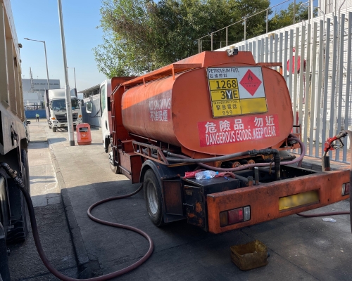 行動中,警方將於案發現場截獲共4輛懷疑涉及非法改裝的車輛。