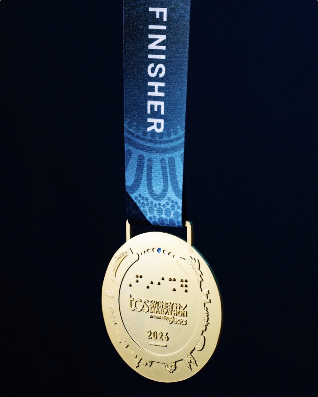 另一面刻有赛事沿途多个悉尼地标。 @sydney_marathon / IG 另一面刻有赛事沿途多个悉尼地标。 @sydney_marathon / IG