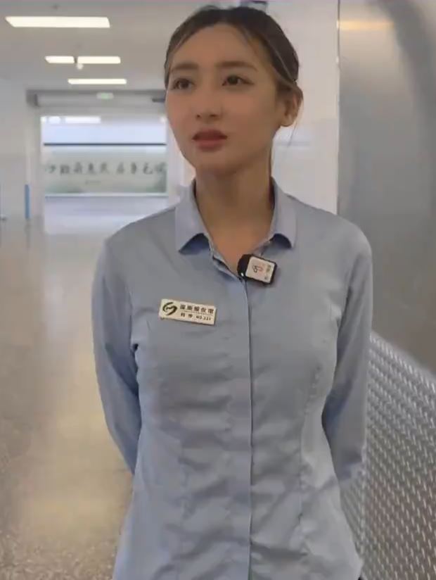 工余时，刘伶是喜爱二次元、跳抖音舞和遛狗的00后。第一现场