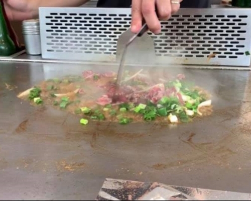夫妻二人目擊女食客遭店員評頭品足,霸氣人夫出頭教訓。FB圖
