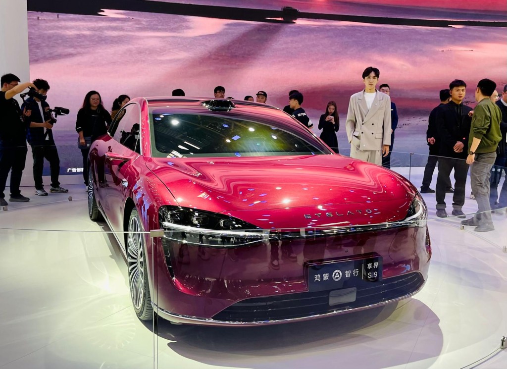 享界S9是新品牌鸿蒙智行，興北汽新能源集團合作建造的純電動車，走豪華型路線，預計夏季開售。