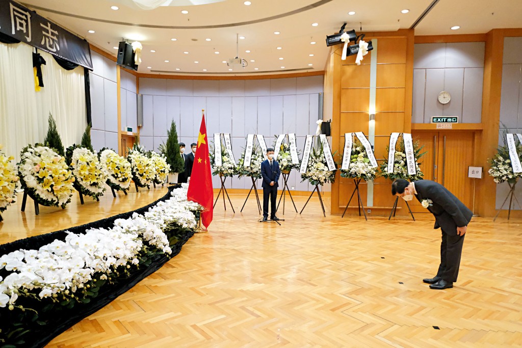 行政長官李家超到中聯辦大樓,到場悼念前國家主席江澤民。