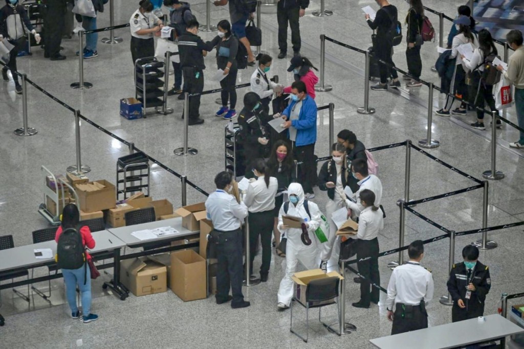 女嬰跟隨家人從海外回港,一直無感染症狀,惟抵港後經免費糞便檢測服務,發現其後確診。資料圖片