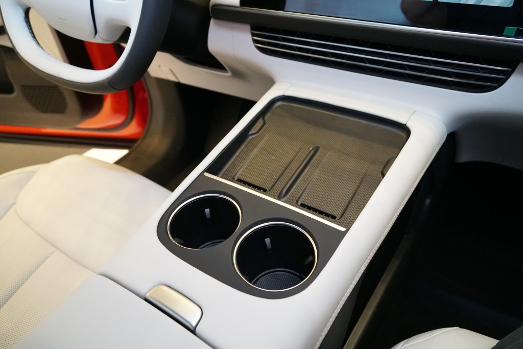小鵬汽車XPENG G6 SUV科技感車廂不設實體按鍵。