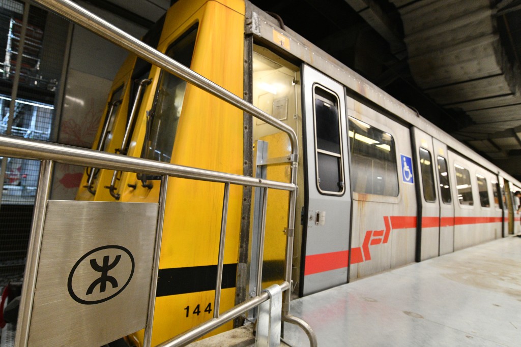 東鐵綫第一代電氣化列車「黃頭」。盧江球攝