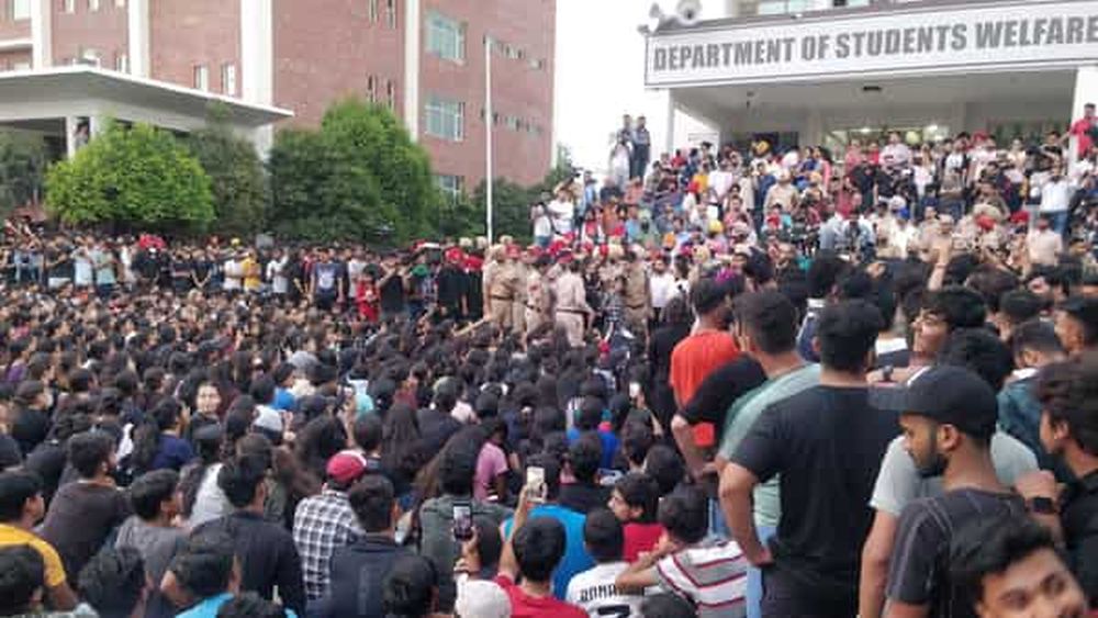 據報昌迪加爾大學的抗議活動中，有示威者被捕。