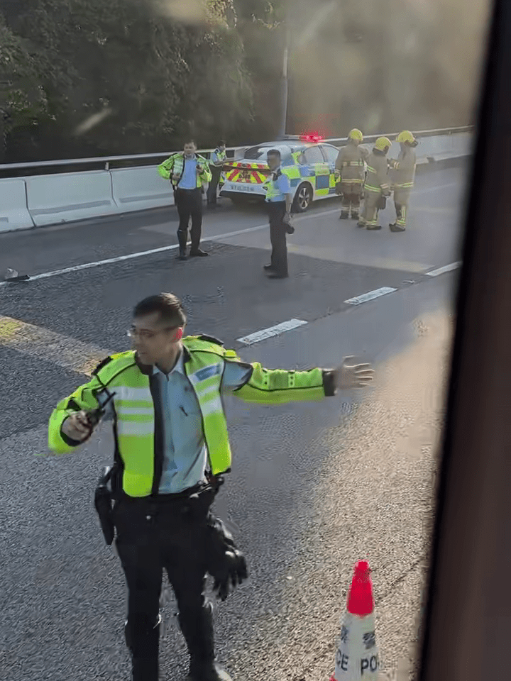 警員在場維持交通秩序。小紅書片段 警員在場維持交通秩序。小紅書片段