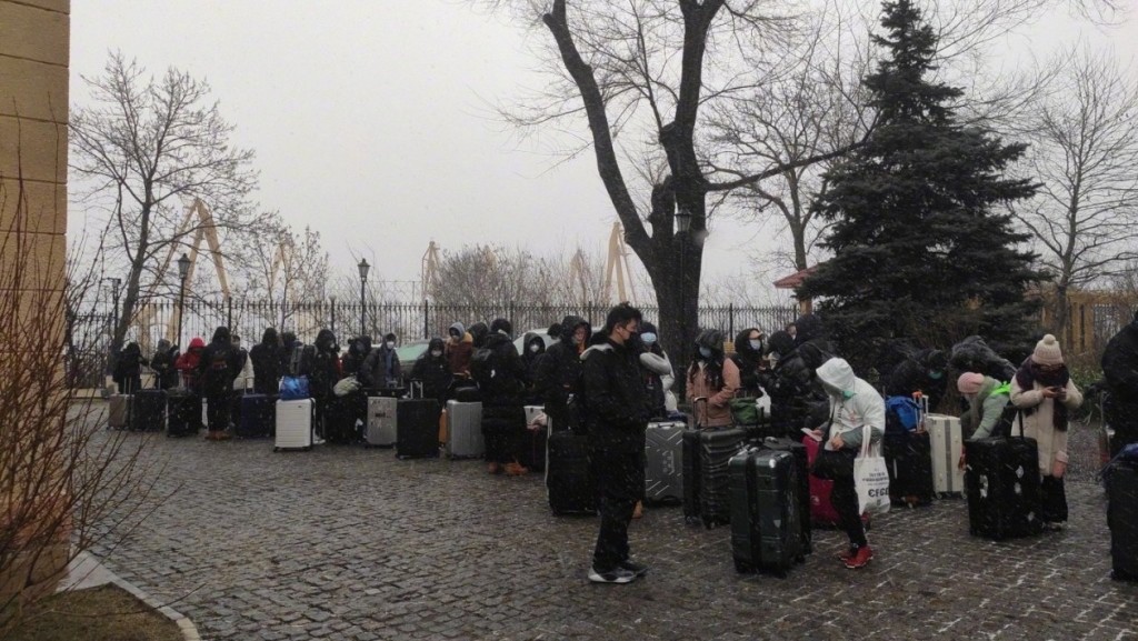 中國人組團逃離烏克蘭。互聯網圖片