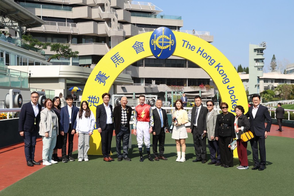 经过超过十分钟研讯后，裁定抗议得直，头二名名次互调，「黄金骑士」遂赢得在港首场头马。