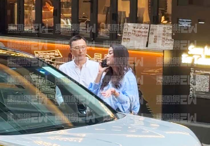 廖碧兒和一名男子同行,日前《東周刊》再獨家爆男方身份是呂禮章。(《東周刊》圖片) 廖碧兒和一名男子同行,日前《東周刊》再獨家爆男方身份是呂禮章。(《東周刊》圖片)
