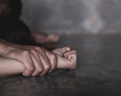 台灣一名獸父將親生女兒當作性奴長達4年，凌辱女兒逾百次,
被判監661年。網圖，示意圖