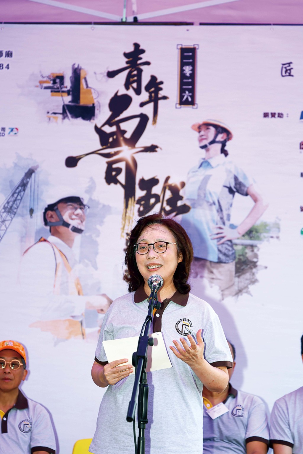 發展局局長甯漢豪女士, JP鼓勵青年積極裝備自己,迎接亮麗的前景。 發展局局長甯漢豪女士, JP鼓勵青年積極裝備自己,迎接亮麗的前景。