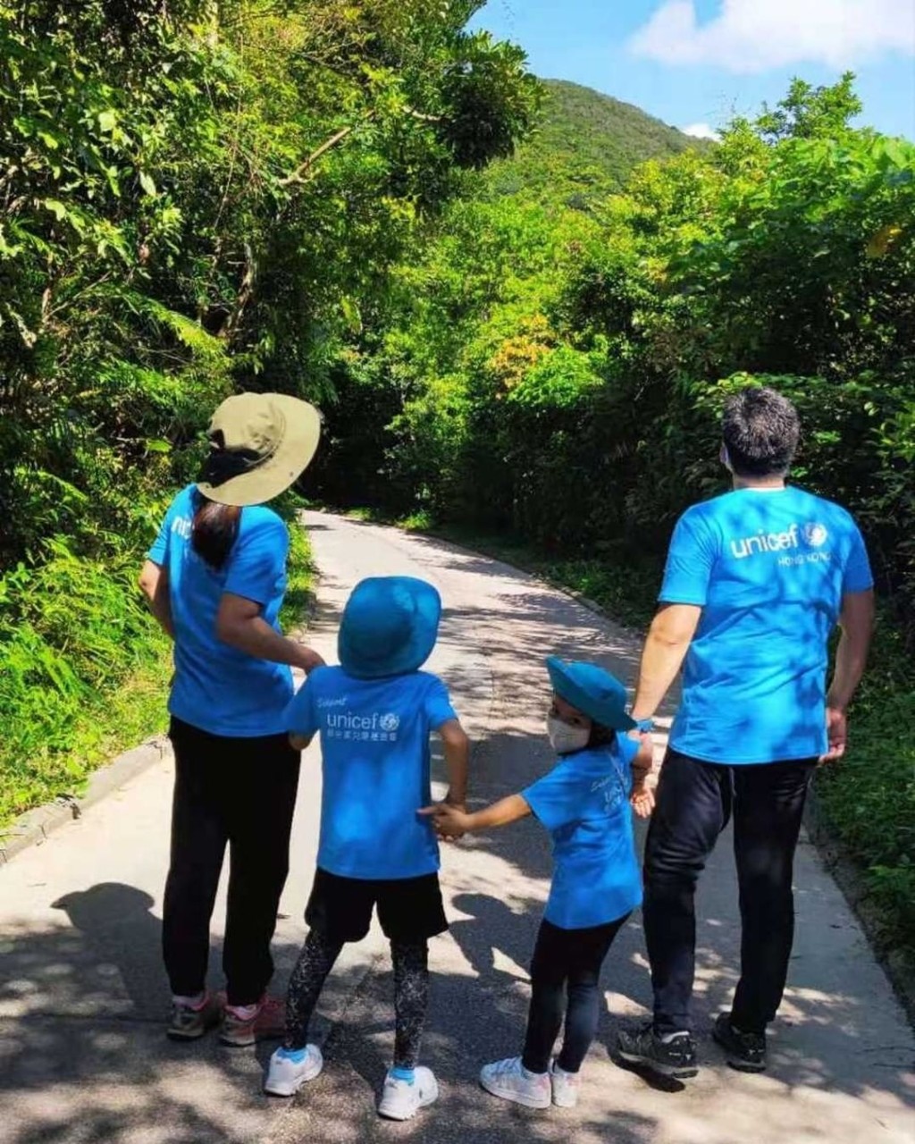 細女仲細所以冇帶佢出嚟。